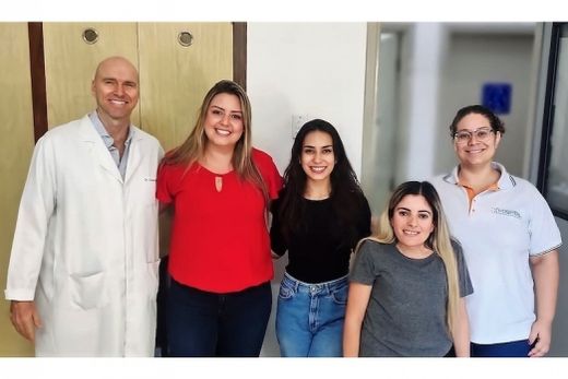 Pesquisadores. O médico coordenador César Minelli, Camila da Silva e Fabiula da Silva (do Hospital Alemão Oswaldo Cruz), Lucilene Borin e Thainara Palma (CEP - Hospital de Matão)