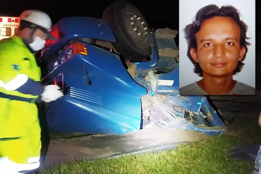 Capotagem na SP-310. Caminhão carregado com chapas de ferro tombou na madrugada desta quarta-feira (26) vitimando o motorista