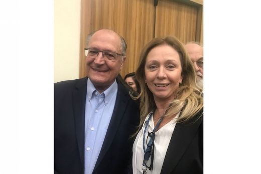 Geraldo Alckmin e Denise Minelli. Vice-presidente firmou apoio ao Projeto de Lei que prevê revisão periódica da tabela para remuneração de serviços prestados ao SUS