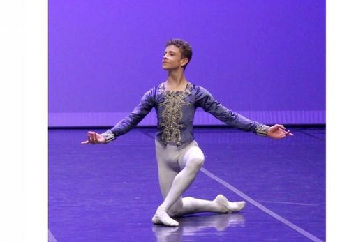 João Pedro. Bailarino ganhou bolsas de estudos na Inglaterra e nos Estados Unidos