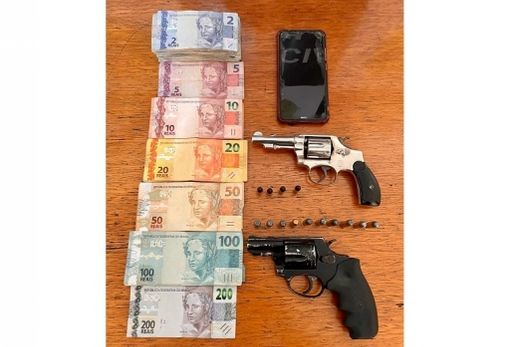Foragidos presos. Dupla estava com armas e dinheiro