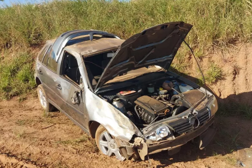 Na Vicinal Clito Bastia. Carro capotou na manhã desta sexta-feira (12)