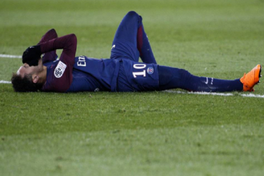 Por contrato, decisão sobre cirurgia de Neymar é do PSG
