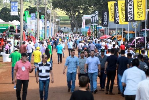 Visitação. A Agrishow 2023 recebeu o total de 195 mil pessoas ? em sua maioria, produtores rurais de pequenas, médias e grandes propriedades de todas as regiões do País e também do exterior