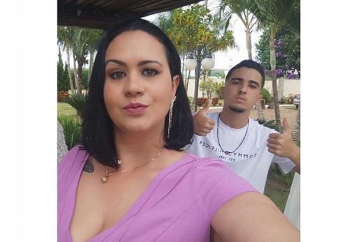 Danatchelli Lopes e Luiz Henrique. "Quando o carreguei pela primeira vez, nasci como mãe", conta a leiturista da Águas de Matão