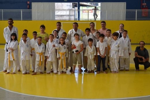 No Ginásio de Esportes 'Celso Barbieri'. Evento foi realizado pela Prefeitura de Dobrada, por meio do Departamento Municipal de Assistência Social, com apoio da Associação Tavora de Karate-D