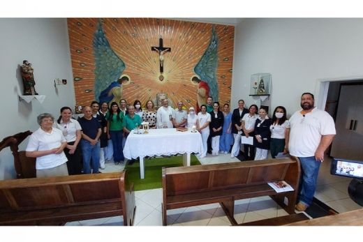 Na capela do Hospital. Celebrada pelo padre Emílio Mancini, missa em ação de graças reuniu diretores, superintendente, gestores e profissionais de várias áreas