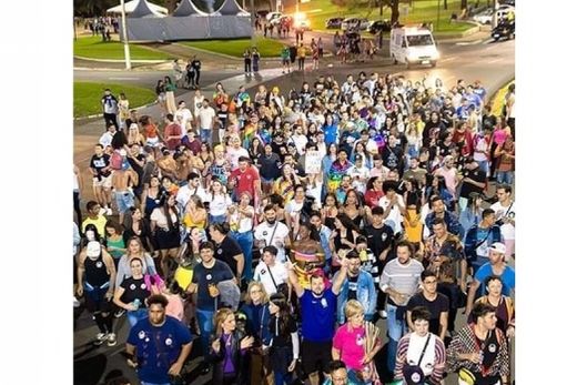 Participantes da 1ª Parada da Diversidade. Evento foi um marco importante no avanço da luta contra o preconceito e pelos direitos da Comunidade LGBTQIAPN+