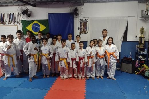 No Dojo Tavora de Karatê. Entrega das faixas aconteceu neste local de treinamento, no último dia 10