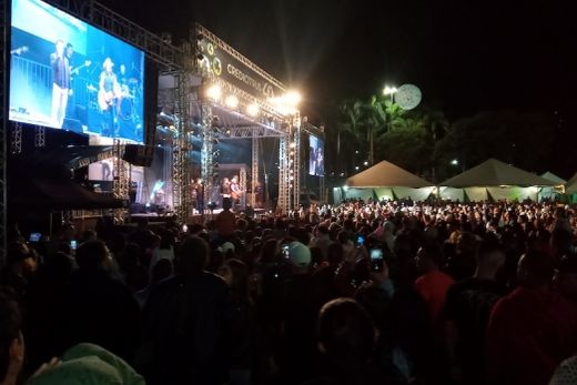 Atração. O ponto culminante do evento foi o show da dupla Guilherme e Santiago, que lotou a praça