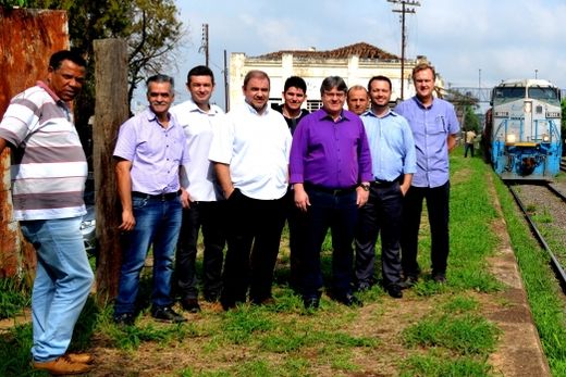 Estação ferroviária recebe vistoria para projeto de restauração e revitalização