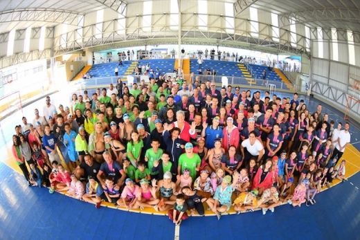 Congraçamento. O 'Tudo junto e misturado' representa uma junção desportiva familiar, com pessoas dos seis aos 80 anos