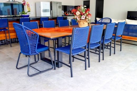 Versatilidade. Produtos podem ser usados em diversos ambientes, como varandas gourmet, piscinas, jardins e sacadas