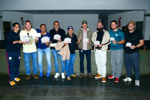 Melhores duplas. A coordenadora Natália com Ricardo, Róbson, Jan Carlo, Sérgio, Nivaldo, Mineiro, Maquininha e Guilherme
