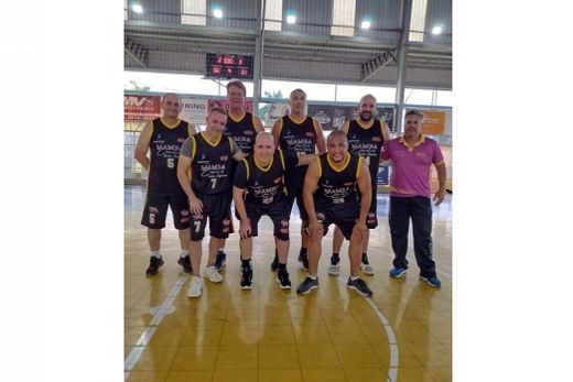 O time de Masters. Esforço e vitória sobre Os Quarentões (de Araraquara) por 56x31
