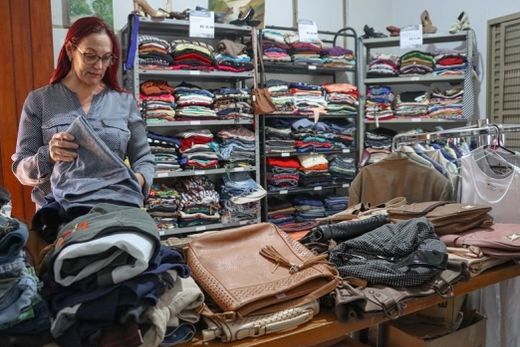 Ofertas. Mais de 2 mil peças de roupas estarão disponíveis com preços simbólicos