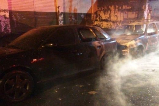 Veículos pegaram fogo no Bairro Alto — foto 3 de 3