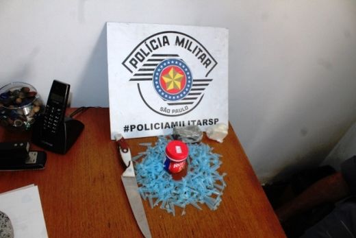 Polícia realiza apreensão de drogas e prisão de traficante — foto 2 de 4