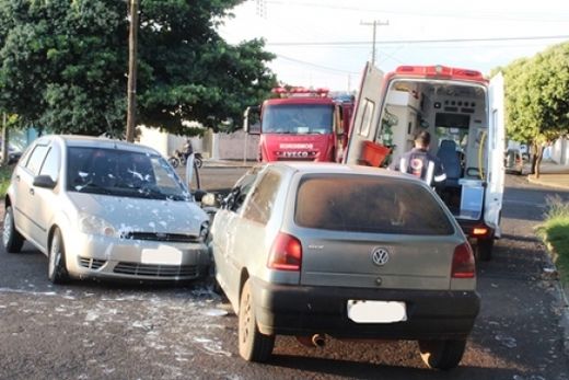 Vítimas de acidente levam banho de tinta — foto 2 de 6