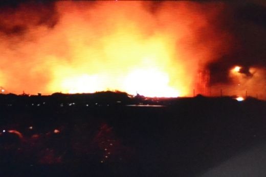 Fogo em área de descarte de lixo encobre a cidade de fumaça — foto 2 de 7
