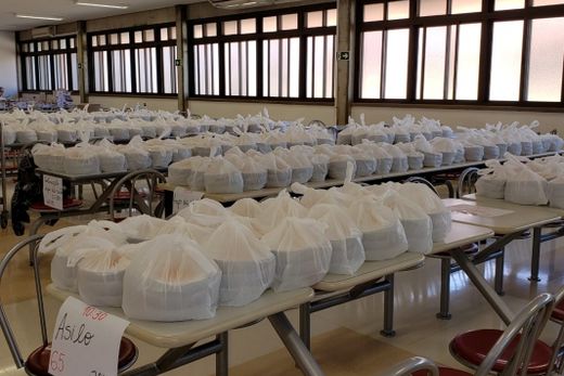 Sesi estende distribuição de refeições — foto 2 de 3