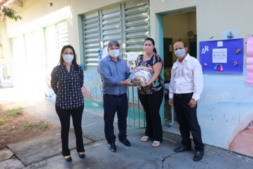 Alunos da rede municipal recebem 9.980 kits de merenda — foto 2 de 3