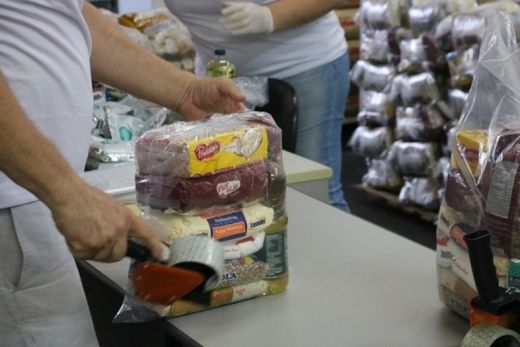 Alunos da rede municipal recebem 9.980 kits de merenda — foto 3 de 3
