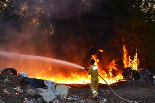 Bombeiros evitam explosões durante incêndio em Matão — foto 6 de 6