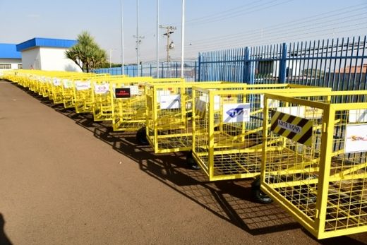 Matão Solidária entrega 60 carrinhos de coleta — foto 2 de 2