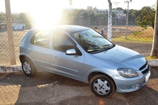 Condutor perde controle da direção e colide contra o alambrado — foto 3 de 3