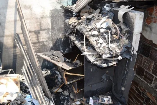 Celular pode ter provocado incêndio em residência — foto 1 de 3