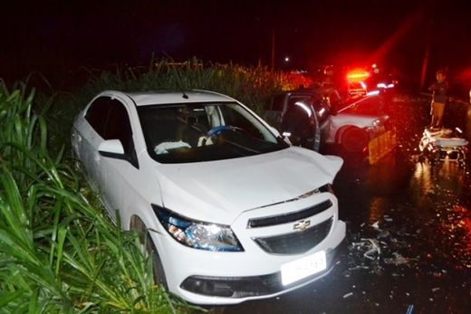 Grave acidente deixa cinco vítimas e carros destruídos — foto 2 de 6