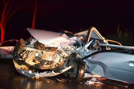 Grave acidente deixa cinco vítimas e carros destruídos — foto 5 de 6