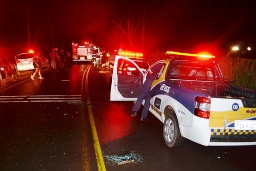 Grave acidente deixa cinco vítimas e carros destruídos — foto 6 de 6