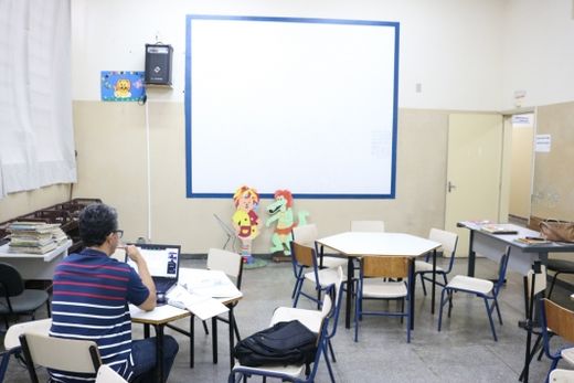 Escolas municipais lidam com desafio do ensino remoto — foto 3 de 3