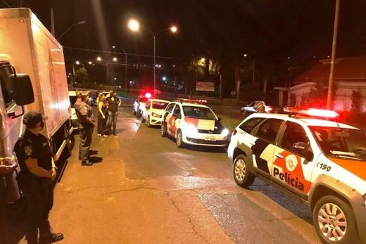 Autoridades fiscalizam desacato a fase emergencial — foto 3 de 4