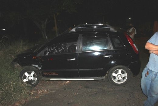 Condutora perde o controle de freios e colide com outro carro — foto 2 de 5