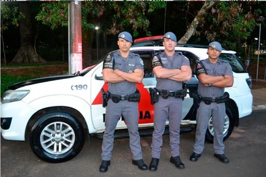 Força Tática apreende droga, dinheiro e recupera carro roubado — foto 2 de 3