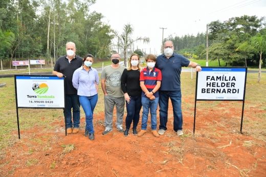 Família Bernardi adotou área pública — foto 2 de 3