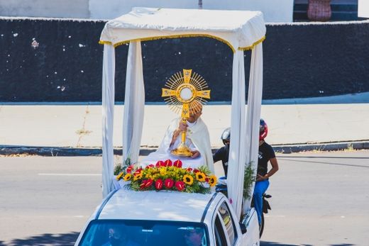De forma diferente, fiéis celebraram Corpus Christi — foto 3 de 3