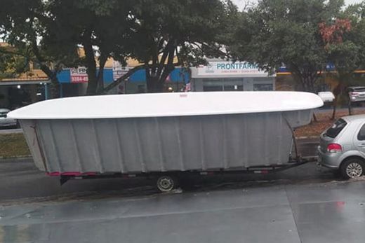 Ladrões invadem loja e furtam piscina em Matão — foto 2 de 2
