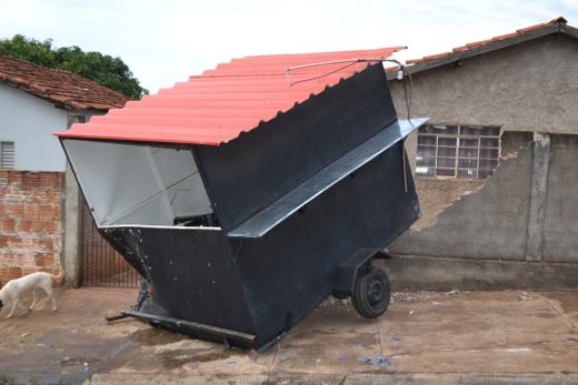 Trailer de lanches é atingido por caminhonete e fica destruído — foto 6 de 8