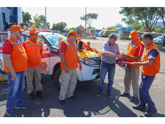 Prefeitura recebe caminhonete equipada para a Defesa Civil — foto 1 de 1
