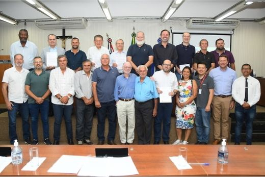 Câmara Municipal presta homenagens a empresas — foto 2 de 2