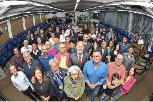 Mario Biava recebe a Medalha Laert Mendes — foto 2 de 2