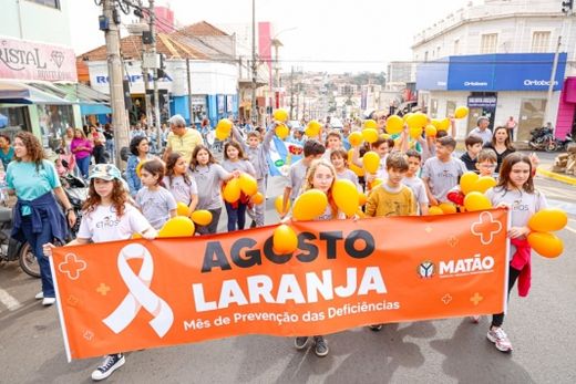 Passeata alusiva às deficiências marca o Agosto Laranja — foto 4 de 8