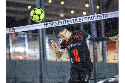 Bruninho Manzini é destaque no Futevôlei — foto 2 de 2