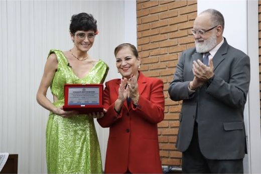 Thais Biscuola recebe título de Cidadã Matonense — foto 3 de 3