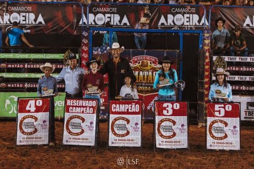 Edson Benassi é o campeão das montarias no Matão Rodeo Music — foto 2 de 4