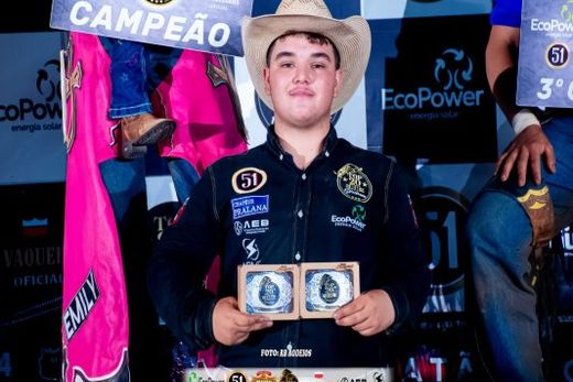 Edson Benassi é o campeão das montarias no Matão Rodeo Music — foto 3 de 4